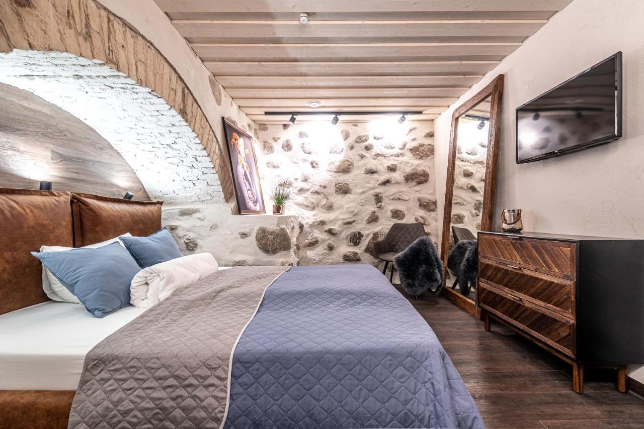 Unesco Hidden Arches - Restored 3 Bedroom Apartment In The Historic Pilies St. Аеропорт Вільнюс Екстер'єр фото